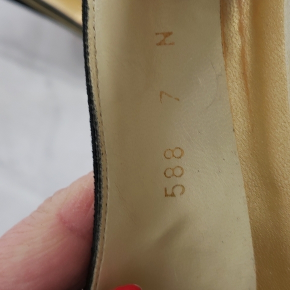 Evan Picone ATLANTIS Sexy Gorgeous Black Suede Gold Trim Pumps 7AA  In Box EUC - Picture 14 of 16